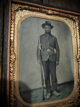 Load image into Gallery viewer, Excellent Double Armed Civil War Soldier Original 1/4 Tintype Photo 1860s Rifle