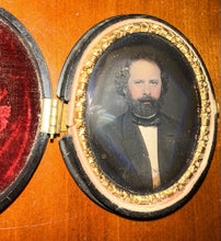 Load image into Gallery viewer, MAN WITH BEARD BY ANSON NEW YORK OVAL 1/9 PLATE DAGUERREOTYPE UNION CASE PHOTO