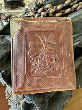 Load image into Gallery viewer, 1/6 Daguerreotype Photo Woman Holding Little Girl Affectionate Pose 1840s 1850s