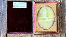 Load image into Gallery viewer, ID'd Woman by BROADBENT Philadelphia 1850s 1/4 Daguerreotype Photo Quaker