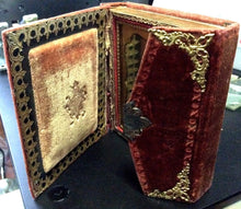 Load image into Gallery viewer, DASHING MAN WITH GOATEE 1/6 PLATE DAGUERREOTYPE PHOTO VELVET BOOK CSSE POET TYPE