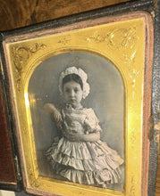 Load image into Gallery viewer, 1/6 FRENCH DAGUERREOTYPE LITTLE GIRL IN BONNET / FRANCE 1850s