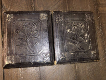 Load image into Gallery viewer, 1/6 Daguerreotype Women, Sisters Wearing Shawls & Bonnets, Holding Purses