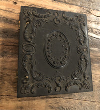 Load image into Gallery viewer, Daguerreotype of a Man in Union Case, 1850s