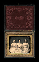 Load image into Gallery viewer, 1/6 Dag Southern Girls Friends or Sisters Holding Hands ~Name Scratched on Glass