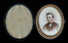 Load image into Gallery viewer, 1800s 1860s Sealed Opalotype in Velvet Case Philadelphia Photographer GUTEKUNST