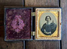 Load image into Gallery viewer, 1850s Sphereotype of Woman Vermont Photographer Advertising Card & A+ Union Case