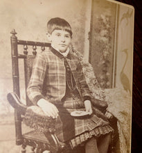 Load image into Gallery viewer, TWO Sad Girls Holding Photos Of Siblings - Memorial / Mourning Int - PIP