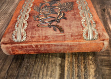Load image into Gallery viewer, very nice velvet & wood grain gilt page victorian era album for photo storage