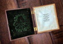 Load image into Gallery viewer, Rare 1/6 1850s George Washington Medallion Photo Case - Excellent Condition