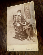 Load image into Gallery viewer, TWO Sad Girls Holding Photos Of Siblings - Memorial / Mourning Int - PIP