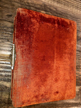 Load image into Gallery viewer, very nice velvet & wood grain gilt page victorian era album for photo storage