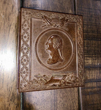 Load image into Gallery viewer, Rare 1/6 1850s George Washington Medallion Photo Case - Excellent Condition
