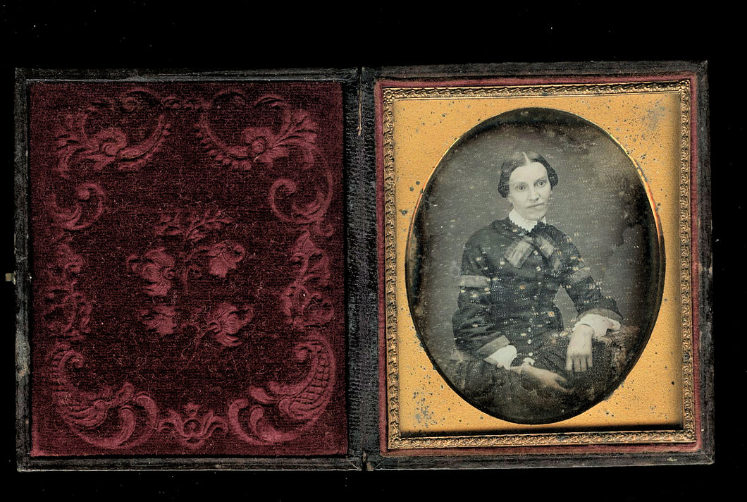 1/6 Daguerreotype of a Woman, Full Case c1850 2574(x)