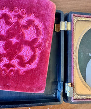 Load image into Gallery viewer, 1/4 AMBROTYPE FLOATING BABY IN CAMEO CASE SAN FRANCISCO FAMILY VANCE OR SHEW?
