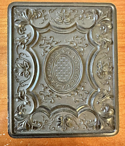 1/4 AMBROTYPE FLOATING BABY IN CAMEO CASE SAN FRANCISCO FAMILY VANCE OR SHEW?