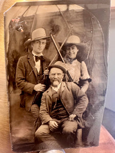 Group of People Holding Guns / Shotgun Smiling Woman & Men 1800s Tintype Photo