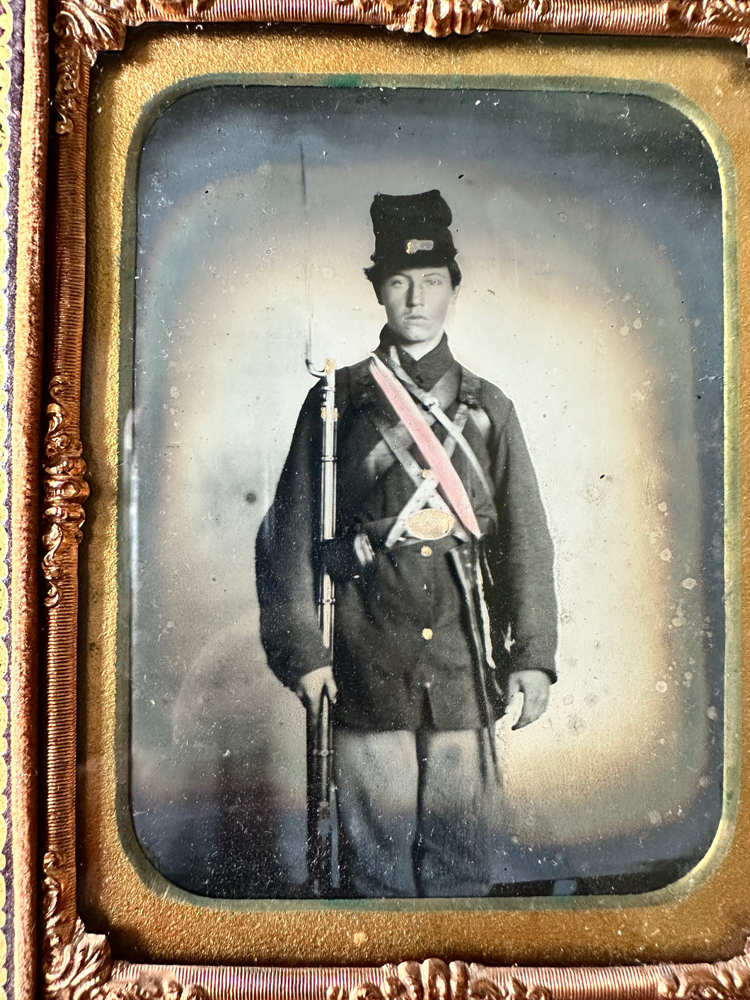 Early War YOUNG Civil War Soldier, Armed, 1/4 Tintype
