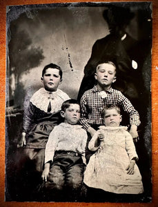 CREEPY SHADOW MAN BEHIND KIDS HIDDEN MOTHER FATHER INT TINTYPE PHOTO UNUSUAL