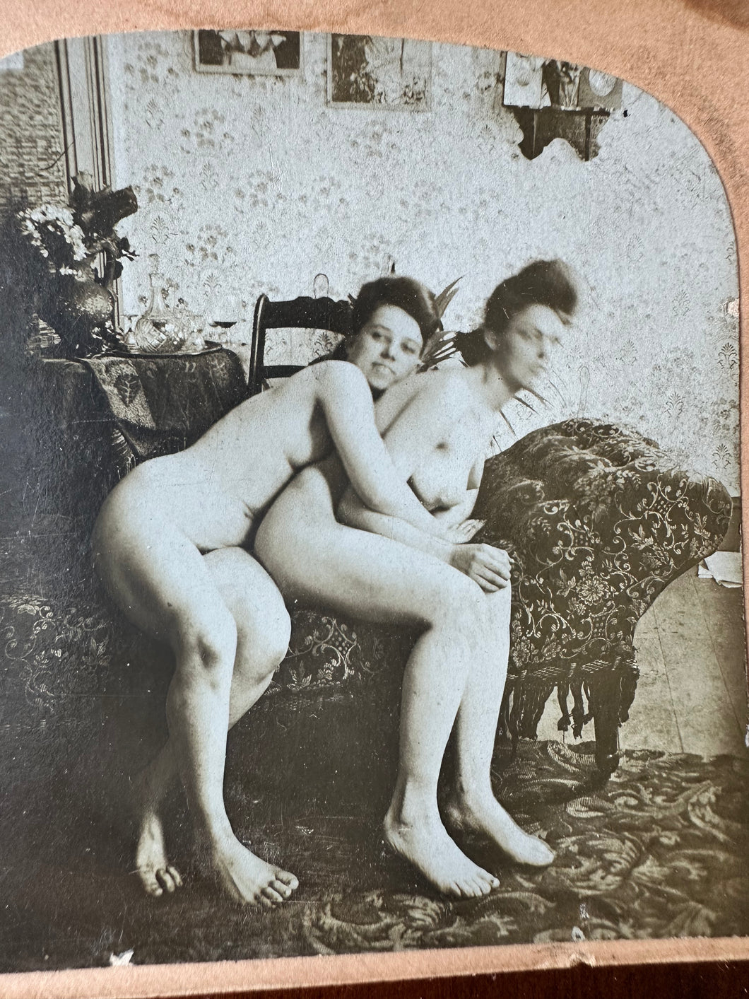 rare stereoview photo c1900 nude victorian girls hugging on couch!