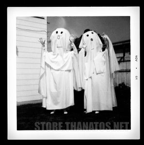 👻👻 Two GHOSTS - Halloween Snapshot