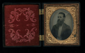 1/6 Thermoplastic CAMEO Case with Ambrotype of Bearded Man 7486E