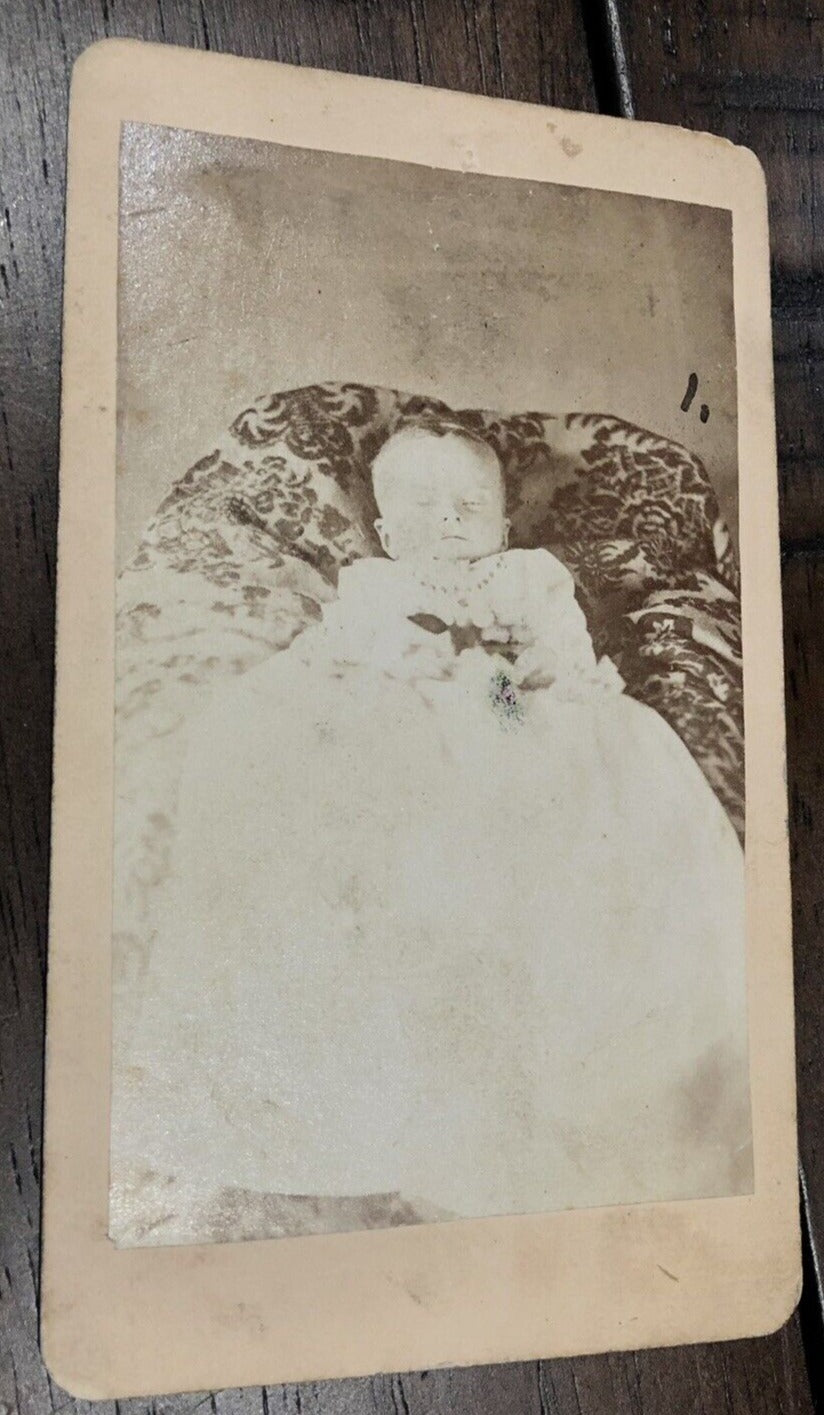 CDV Photo, Post Mortem Baby / Infant Holding Flowers, Peoria Illinois circa 1870