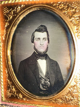 Load image into Gallery viewer, Daguerreotype Set Man &amp; Woman / Husband Wife in Double Case 8268A
