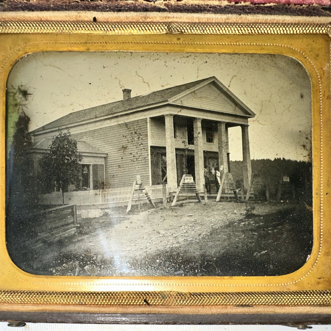 1/4 AMBROTYPE PHOTO OUTDOOR BUILDING COURTHOUSE IN NEW YORK? 1850s