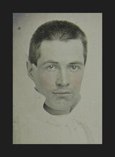 Load image into Gallery viewer, Antique Photo Handsome Man Cropped Hair &amp; Occupational Tool? + RARE Union Case
