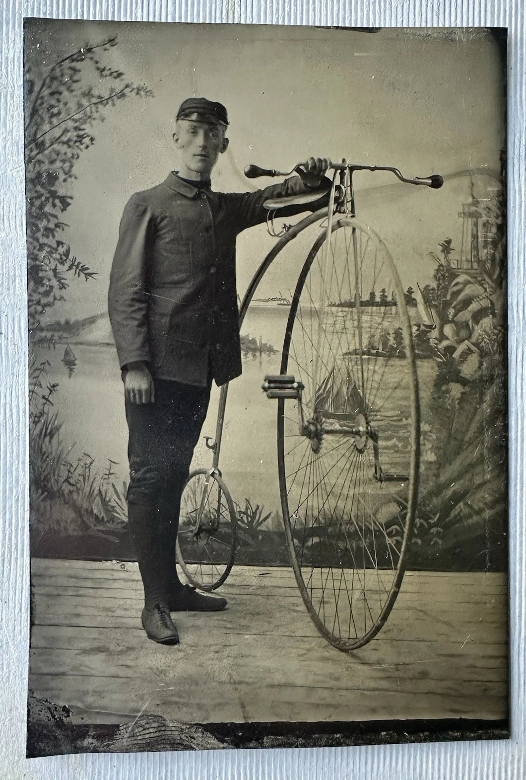 1880s TINTYPE HIGH WHEEL BICYCLIST PAINTED BACKDROP RARE ANTIQUE PHOTO BIKE