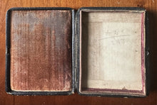 Load image into Gallery viewer, 1/4 PLATE Empty Leather Daguerreotype Case Pebbled Leather Push Button
