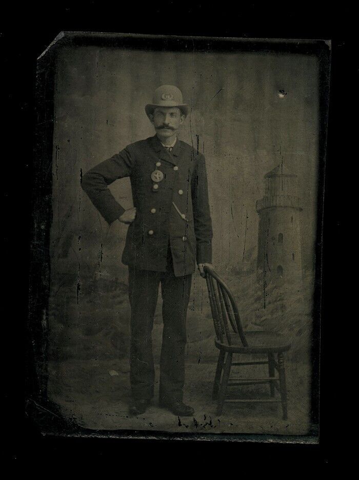 VICTORIAN POLICE OFFICER WEARING BADGE ON BEACH 1800S TINTYPE PHOTO