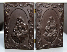 Load image into Gallery viewer, Empty 1850s DOUBLE Case for 1/9 Photo Mother and Daughter with Cat and Dog

