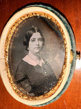 Load image into Gallery viewer, daguerreotype Of woman In Green Velvet Push Button Case 1850s
