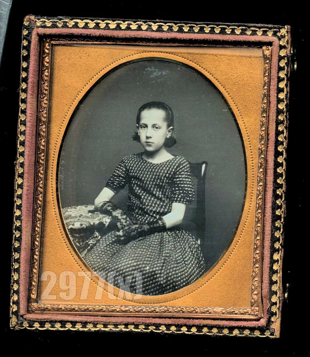 YOUNG GIRL WEARING LACE GLOVES BEAUTIFUL DRESS 1850S DAGUERREOTYPE PHOTO ANTIQUE