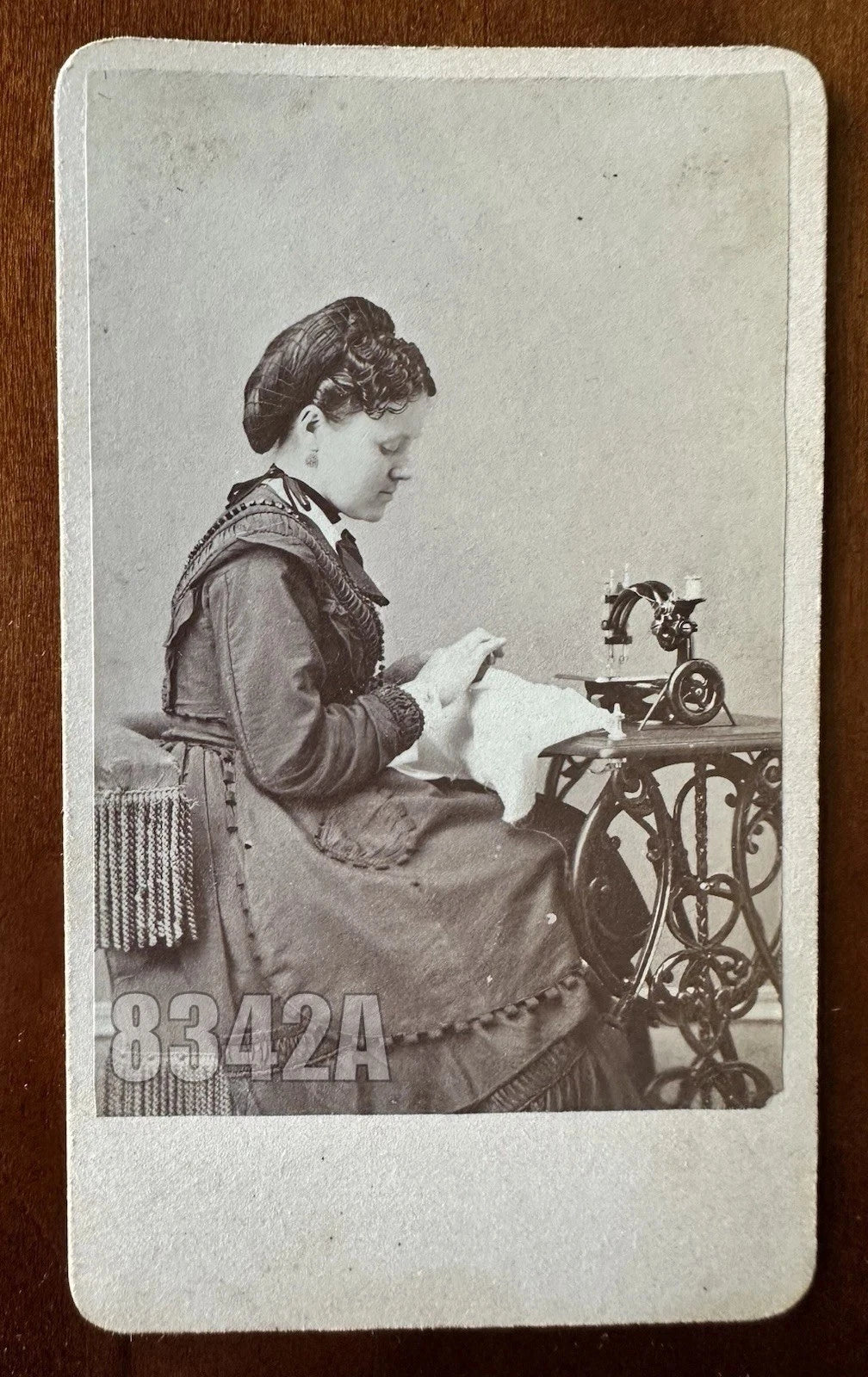 Rare Antique CDV Photo Hartford Connecticut Woman Seamstress & Sewing Machine