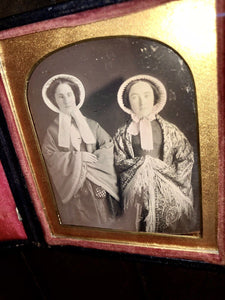 1/6 Daguerreotype Women, Sisters Wearing Shawls & Bonnets, Holding Purses