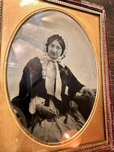 1/4 AMBROTYPE PRETTY YOUNG WOMAN IN BONNET UK PHOTOGRAPHER VICTORIAN ERA PHOTO