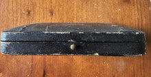 Load image into Gallery viewer, 1/4 PLATE Empty Leather Daguerreotype Case Pebbled Leather Push Button
