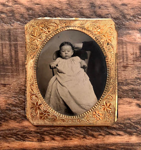 Hidden Mother Tintype. 1860s, 1/6 Plate