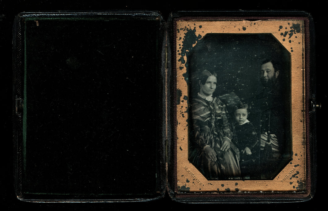1/4 Group Daguerreotype of a Family Philadelphia Photographer MP Simons