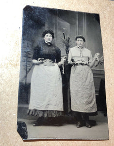 Occupational Tintype Photo Seamstress Textile Workers Winding Yarn, Scissors