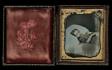 Load image into Gallery viewer, 1/6 Daguerreotype Post mortem of a Little Girl Full Leather Case 1850s Photo
