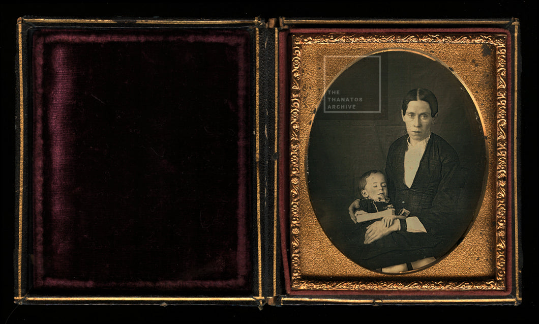 1/6 Post Mortem - Woman Wearing Mourning Bands & Child