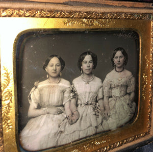 1/6 Dag Southern Girls Friends or Sisters Holding Hands ~Name Scratched on Glass