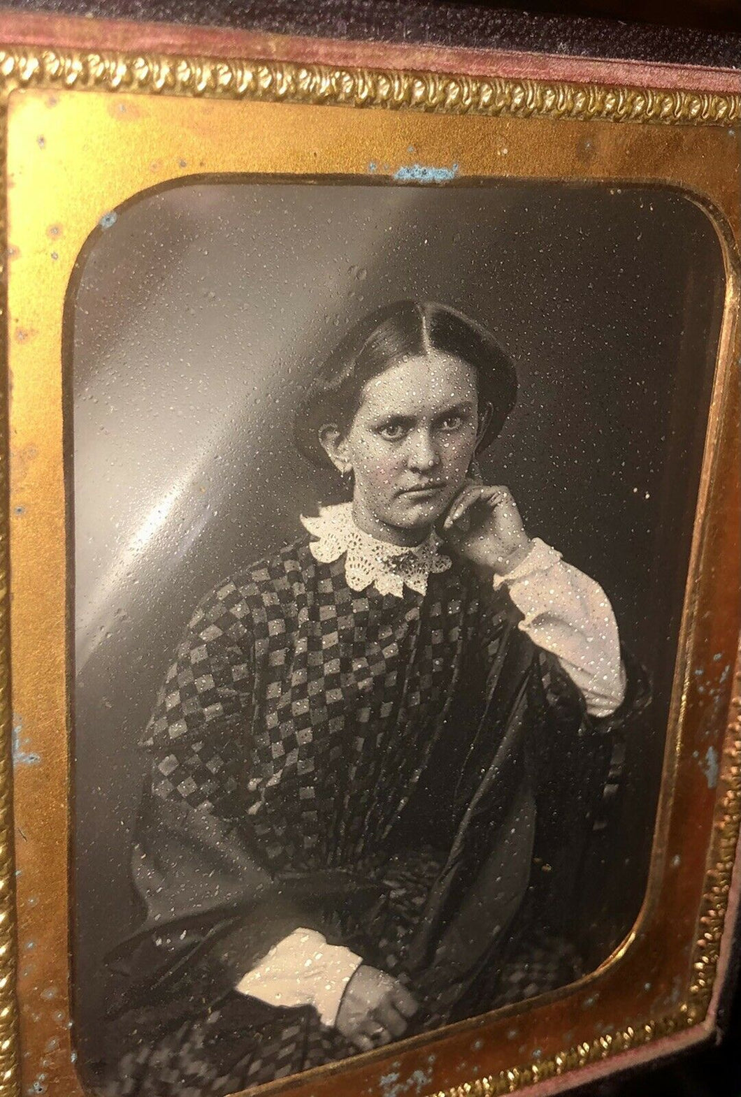 1/4 daguerreotype pretty girl in checkered dress 1850s - sealed - texas estate