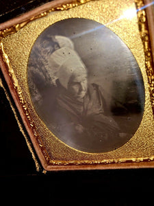 1840s Daguerreotype Very Old Quaker Woman in Bonnet, Poss Post Mortem (3240b)