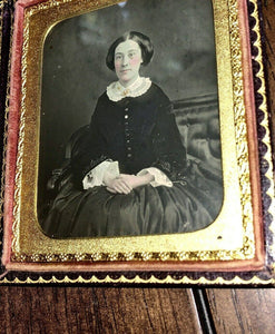 1/6 1850s Daguerreotype Pretty Woman Sitting Serenely On Sofa - New York Estate