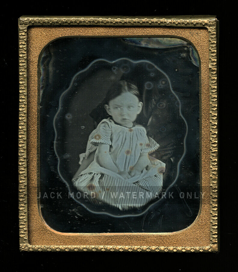 Great 1/6 Daguerreotype MAGIC BACKGROUND Vignette to Conceal Hidden Mother